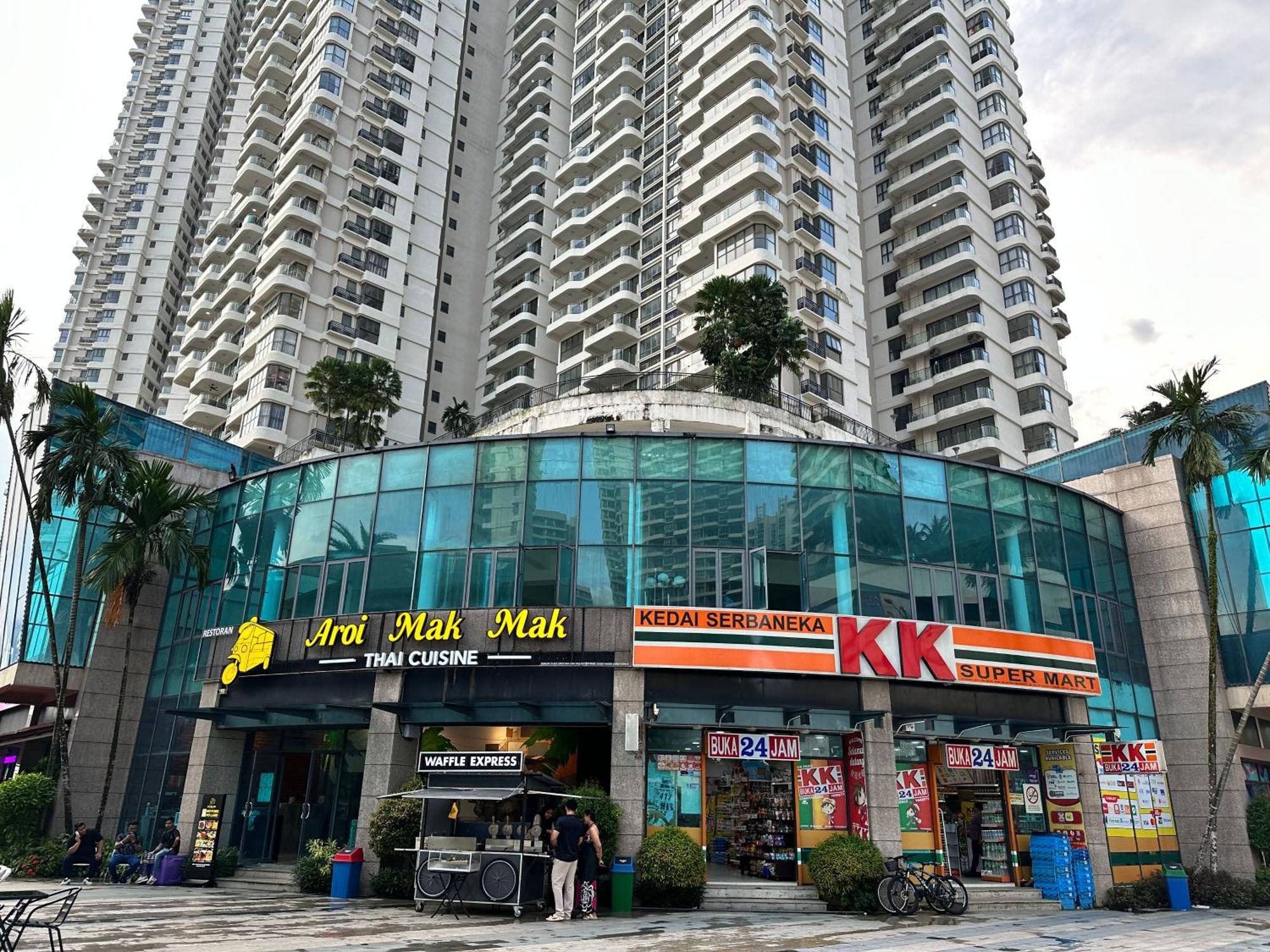 Funxvivid Seaview 2br 2cp Near Sg Ciq Ksl Zoojb Free Netflix Wifi Apartment Johor Bahru