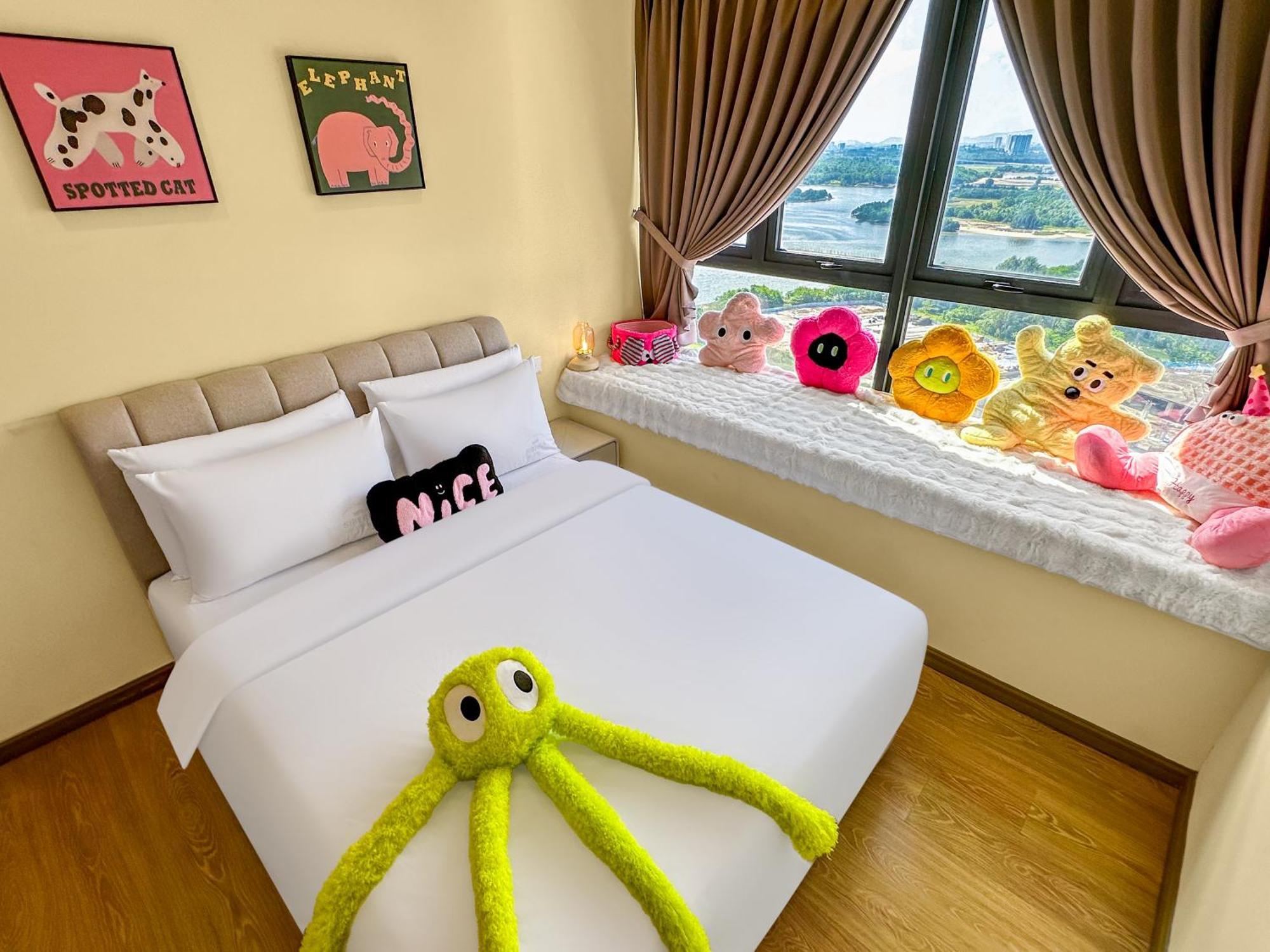 Funxvivid Seaview 2br 2cp Near Sg Ciq Ksl Zoojb Free Netflix Wifi * Johor Bahru
